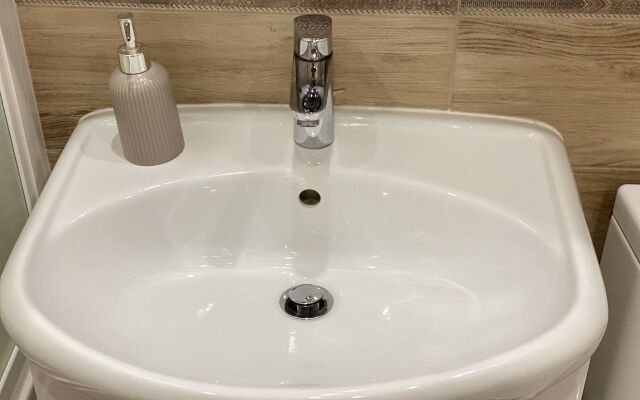 Квартира у Тихвинского монастыря