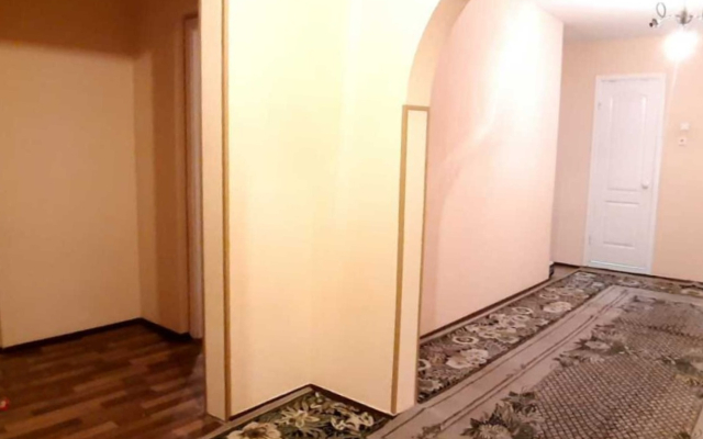 Tryokhkomnatnaya Na Zyabi Apartments