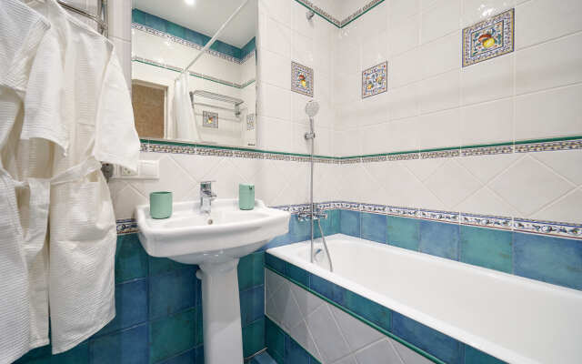 Апартаменты с бассейном Актёр Гелакси