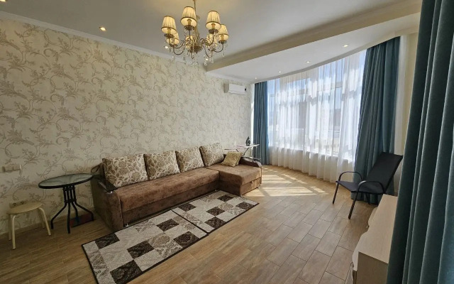 Shikarnaya Dvushka 76 Kv.m Flat