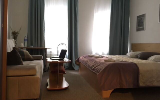 Pushkinskaya 8 Living quarters