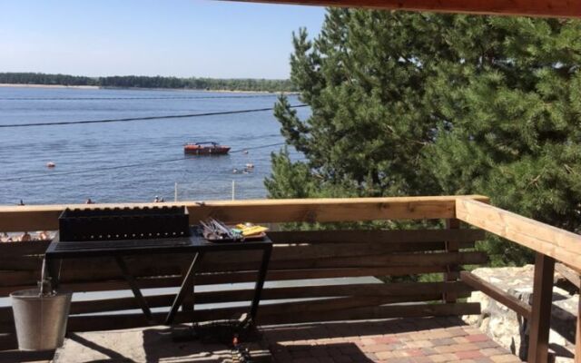 Частный дом на Волге 2