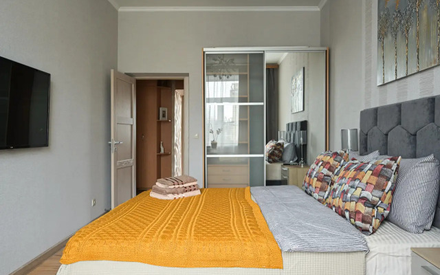 Апартаменты 1912 в Сталинке у Моста Александра Невского