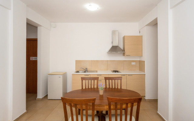 Flora Hotel Apartments