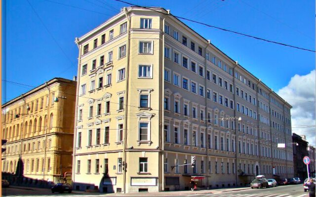 1 Komn Na Chajkovskogo Apartments