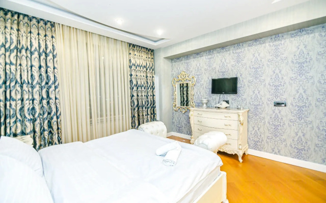 Luxury on Baku in Nizami street Flat