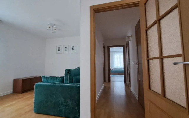 Na Chernitsynskom Proyezde, 8s1 Flat