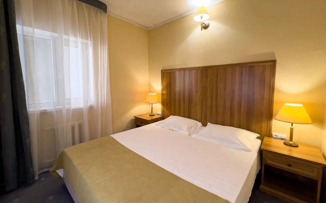Chyornoe More Hotel