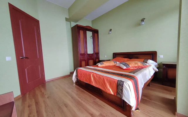 Uyutnaya Yevro-Dvushka U Morya S Panoramnym Vidom