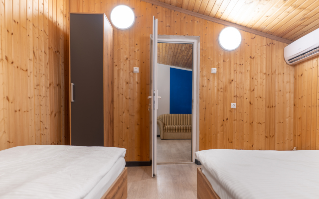 Maksim Park-Loo Hotel