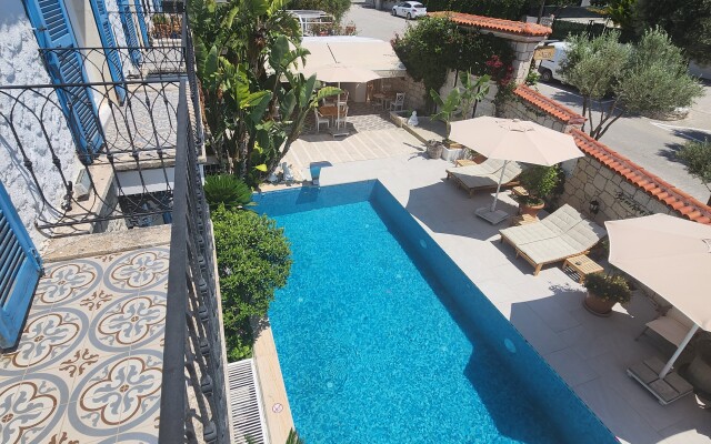 Tarcin Alacati Otel