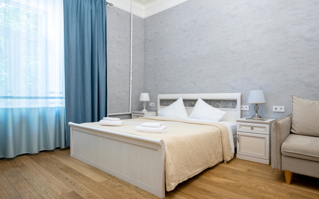 Trekhkomantnaya kvartira u letnego sada v Mozaichnom dvore Flat