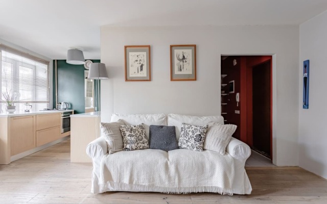 Flat Inn ryadom s Patriarshimi prudami vo Vspol'nom pereulke Apartments