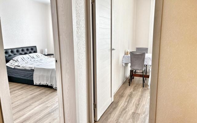 Yelena Ozerki Flat