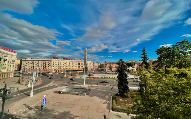 Ploschad Pobedy S Vidom Na Vechny Ogon Apartments