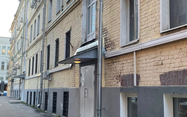Apartments Kvartira-Studiya Okolo Ploschadi Tryokh Vokzalov Apartments