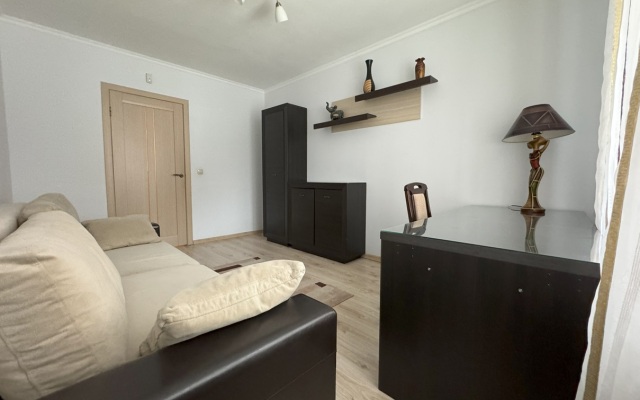 Apartamenty Trekhkomnatnaya Kvartira Na Sutki Ul. Chekhova 12 Apartments