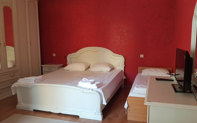 Larisa Guest House