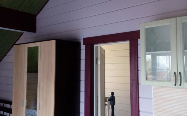 S Dvumya Apartamentami Chalet