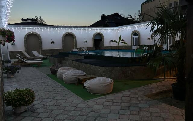 Admiral Klub Guest House