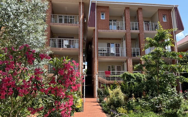 Otdykh U Alexandra Guest House