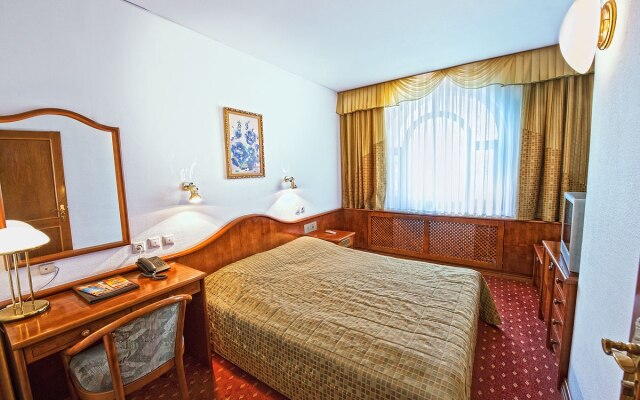 Neftyanik Na Tolstogo Business Hotel