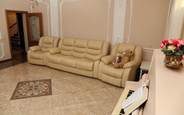 L'yuis Rostov Na Donu Guest House