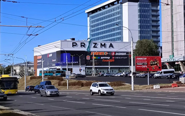 U Metro Partizanskaya i TTS Prizma Flat