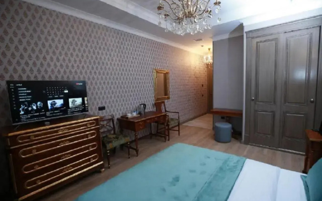 West Inn Palace Hotel