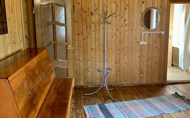 S Otdelnym Vkhodom I Zaezdom Private house