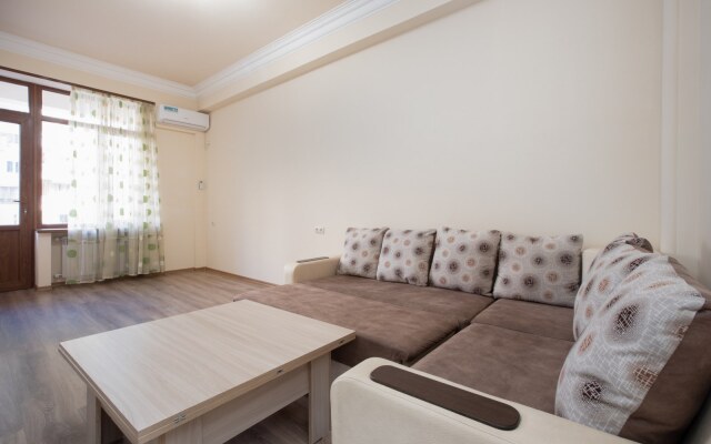 On Yekmalyan Str. 1-9/2 Apartments
