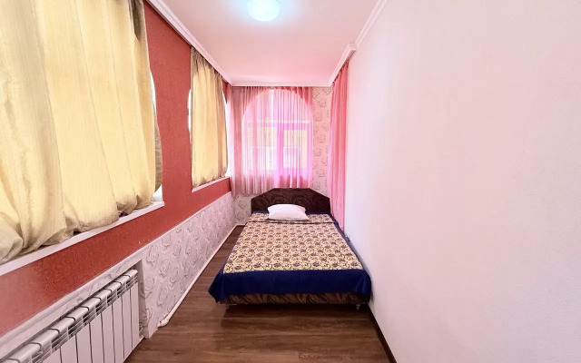 Квартира двухкомнатная на втором этаже