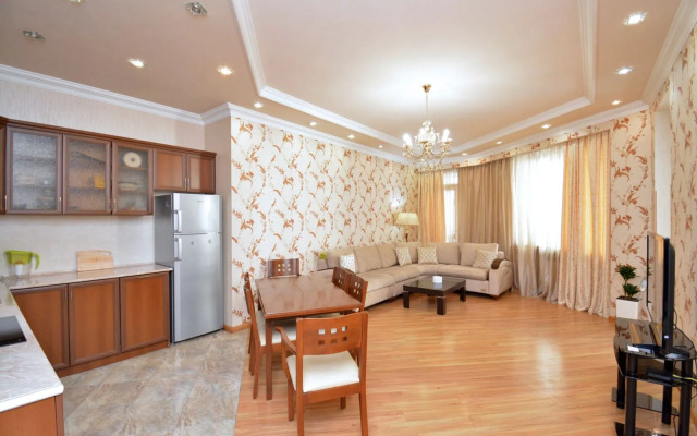 3-komn. v tsentre goroda na Severnom prospekte Flat HH550
