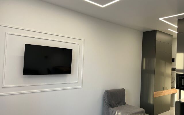 3kh mestnaya studiya studiya s balkonom i basseynom Apartments