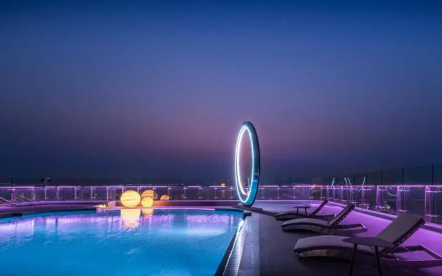 Отель Grande Centre Point Space Pattaya