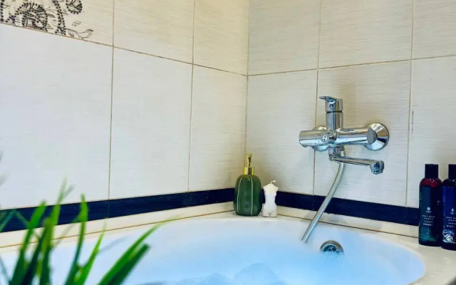 U Metro Chkalovskaya Apart 96 Flat