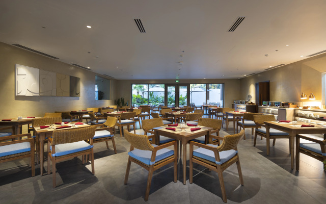 Отель Iconic Long Hai