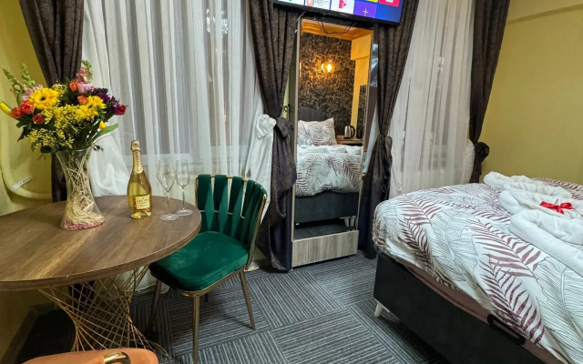 Gur Royal Suit Apartments