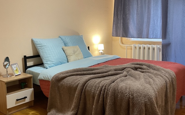Servisnye apartamenty na ulitse Leyteyzena Flat