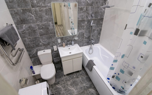 S yevroremontom v novom dome Apartments