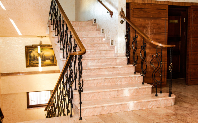 Iberia Palace Hotel & Restaurant