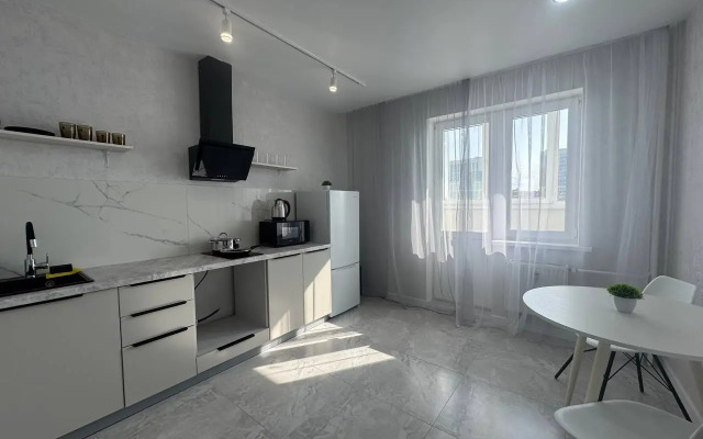 Квартира LikeHome на Братьев Хусаиновых 6