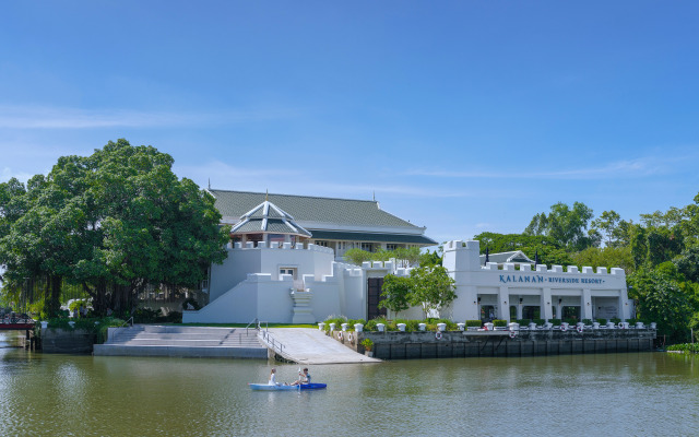 Kalanan Riverside Resort