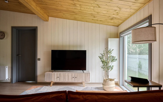 Point 486 Medovyj Guest House