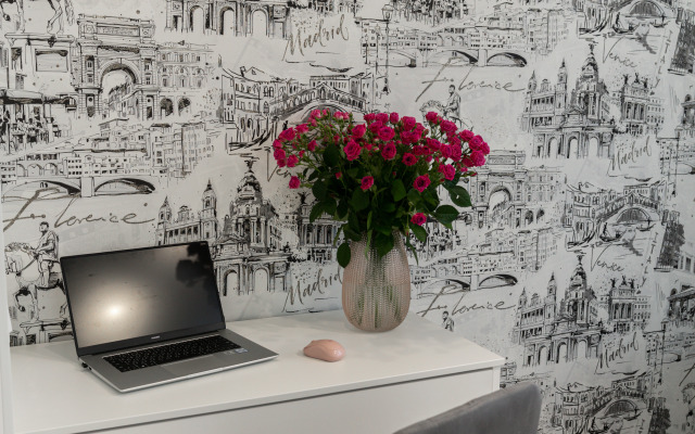 Апартаменты-студия Города 30 кв.м. с двуспальным диваном и панорамными окнами, с 3 по 6 этаж