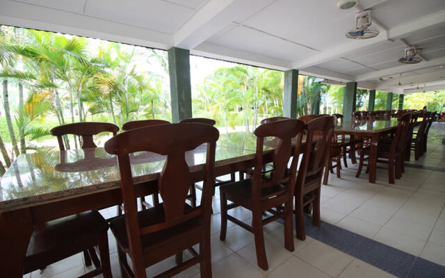 Whispering Palms Hotel and Resort