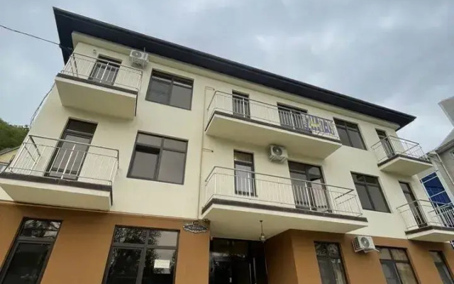 V Kvartale Uspenka 2/13 Flat