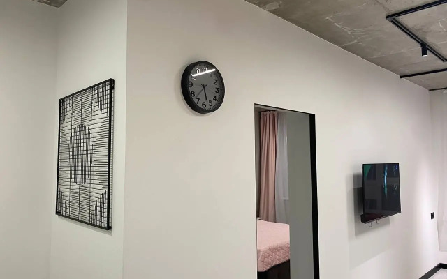 Апартаменты Пикассо - индустриальный шик с яркими акцентами