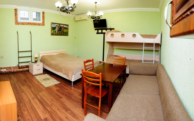 Pervyij Dohodnyij Dom Guest house