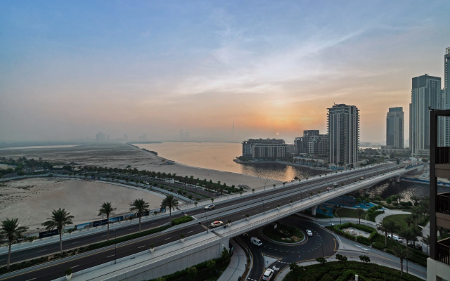 Elegant 2-Bedroom Apartment in Dubai Creek Harbour, Apartments